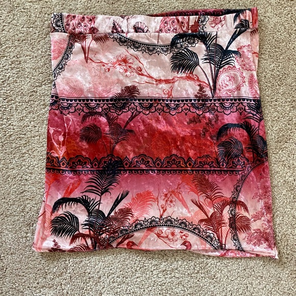 Pretty Little Thing, size 12, Mini Skirt - Picture 3 of 3